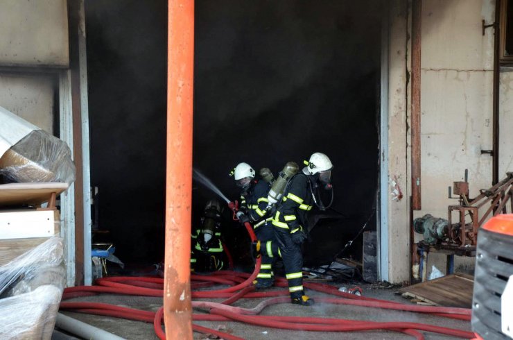 Mobilya mağazasında yangın