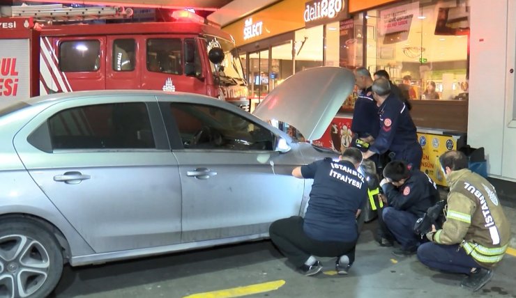 Otomobilin motoruna giren yavru kedinin yolculuğunu itfaiye bitirdi