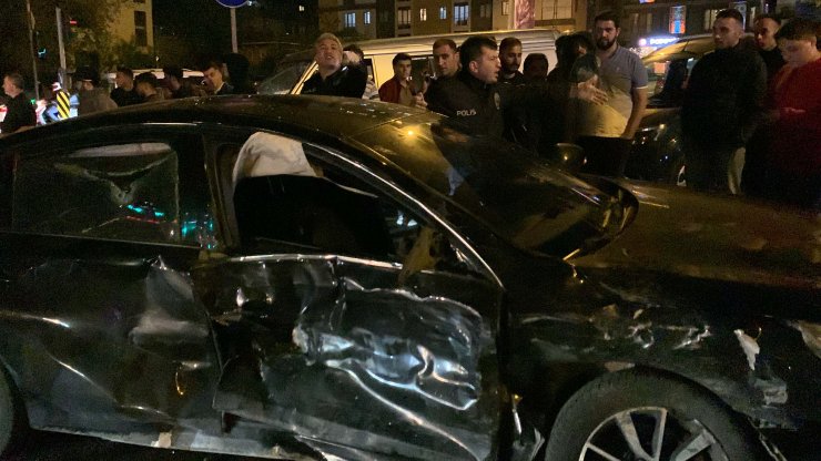 Polisten kaçarken kaza yapan otomobilden uyuşturucu ve silah çıktı