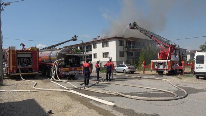 Tadilat yapalım derken apartmanın çatısını yaktılar