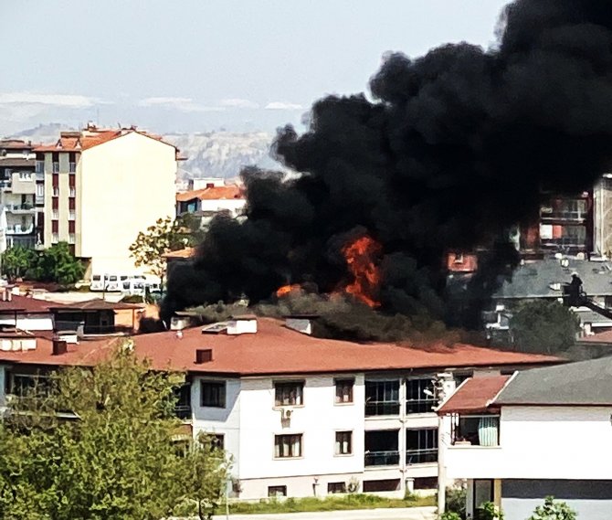 Tadilat yapalım derken apartmanın çatısını yaktılar