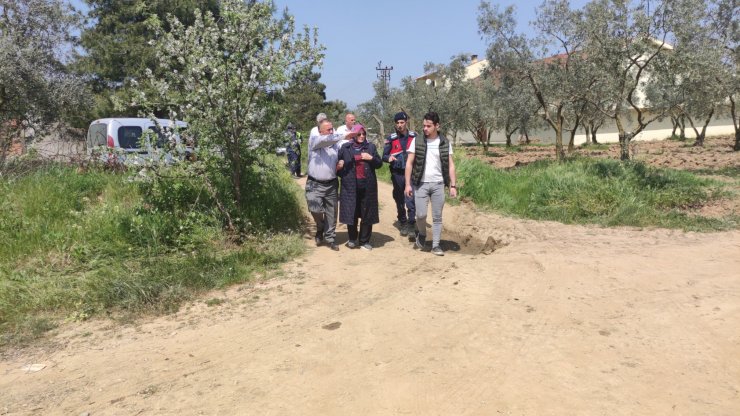 Tarla sürerken devrilen traktörün altında kalan sürücü öldü