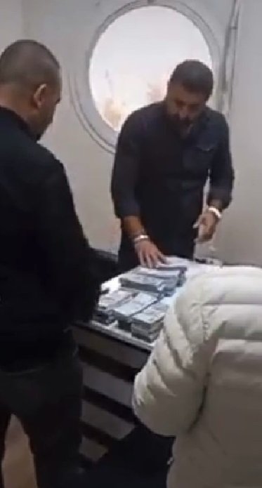 Uyuşturucudan temin ettikleri paralarla köpük banyosu yapmışlar