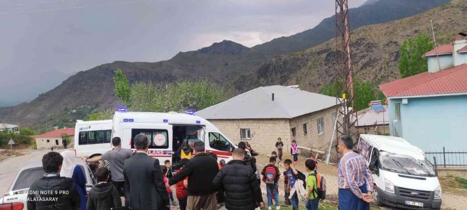 Virajı alamayan minibüs takla attı: 2 yaralı