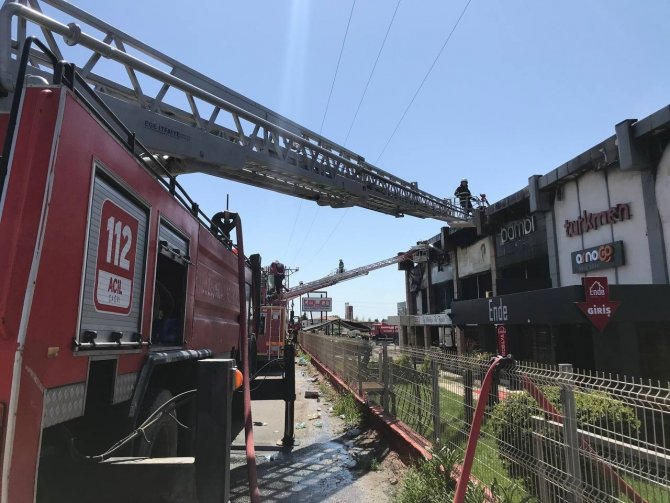 Yangında mobilya fabrikası kullanılamaz hale geldi