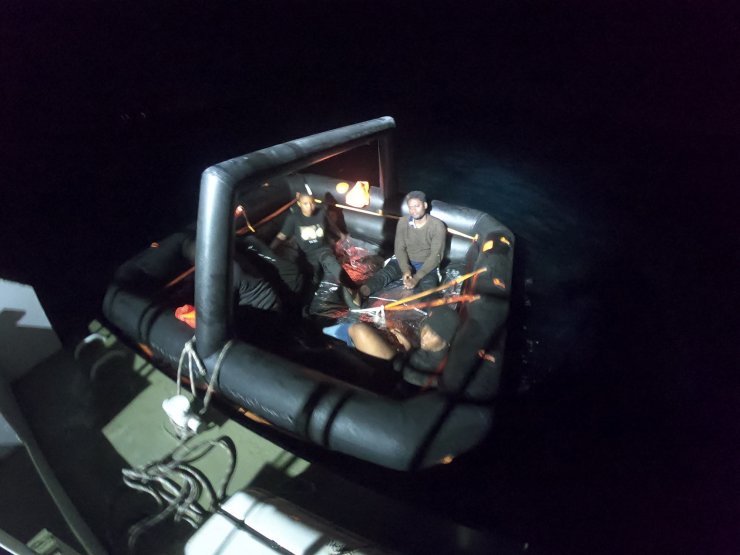 60 kaçak göçmen kurtarıldı