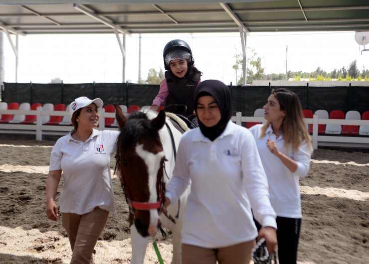 ALS hastası Merve'yi, terapiye polis götürdü