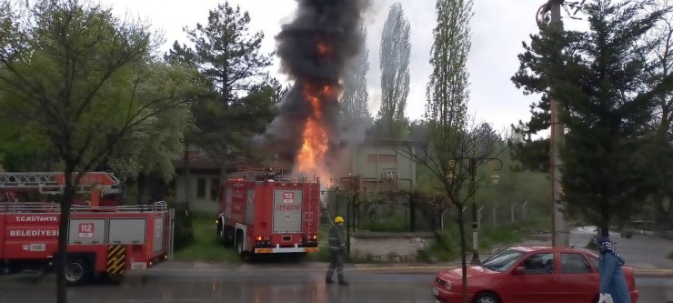 Ana trafoda yangın çıktı; 11 mahallenin elektriği kesildi