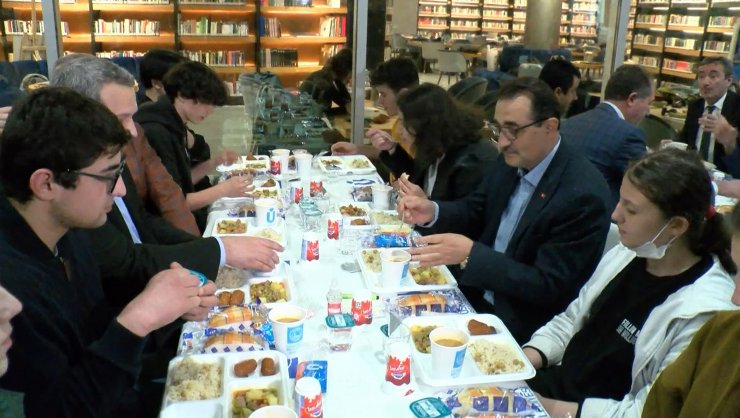 Bakan Fatih Dönmez gençlerle iftar programında buluştu