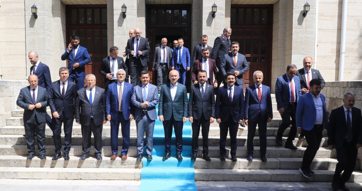 Bakan Karaismailoğlu: Küresel oyunlar ve içerideki piyonlar ile mücadele ediyoruz