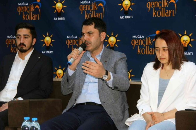 Bakan Kurum gençler ile buluştu