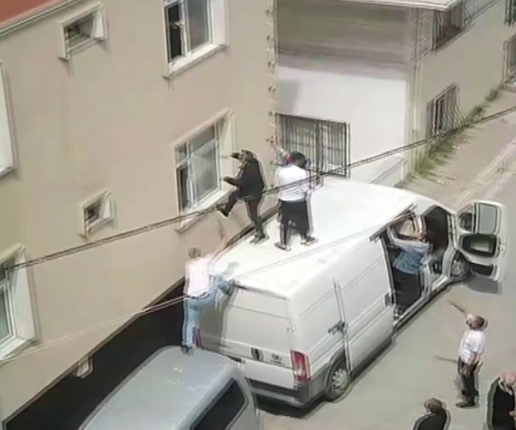 Can pazarı: Yangında mahsur kalanları minibüsle kurtardılar