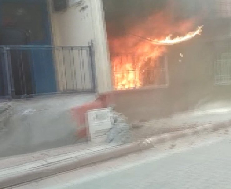 Can pazarı: Yangında mahsur kalanları minibüsle kurtardılar