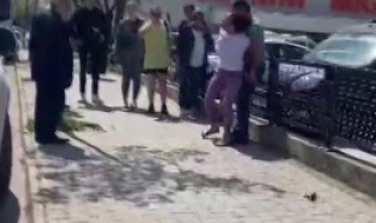 Çantasındaki bıçağı görünce yere yatırıp ellerini tuttu