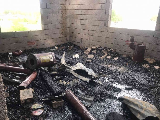 Çatı katında çıkan yangın korkuttu