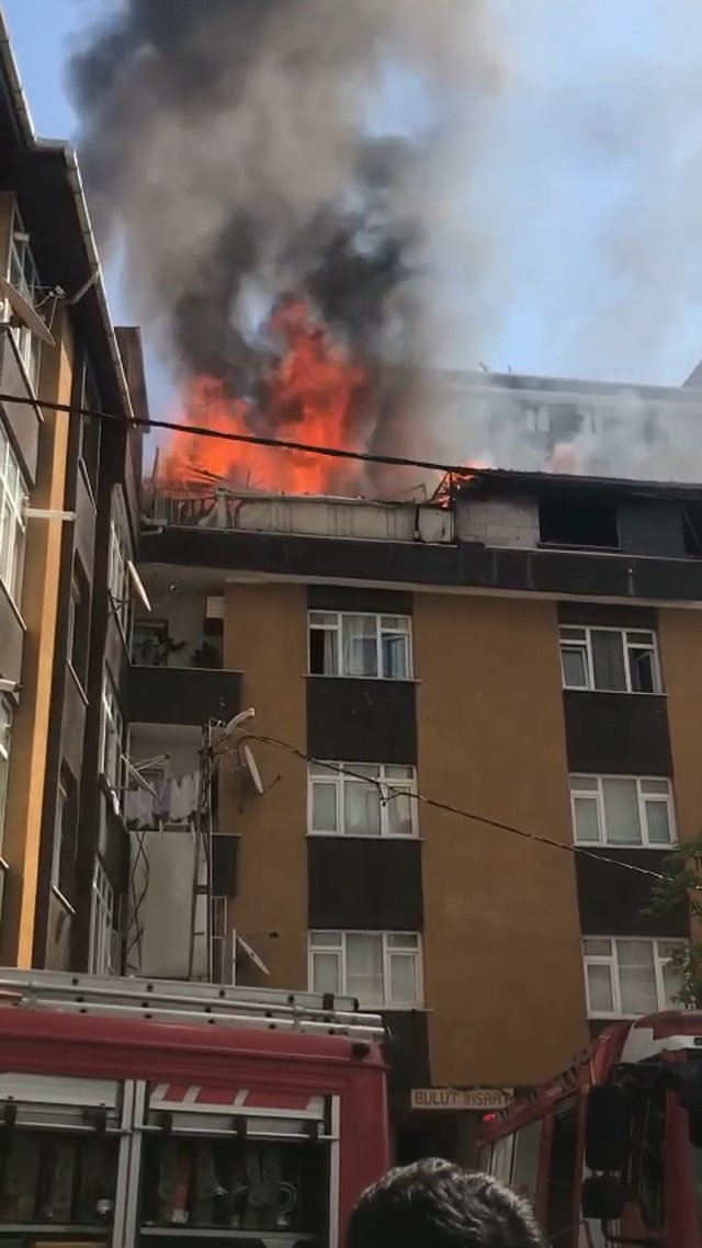 Çatı katında yangın çıktı
