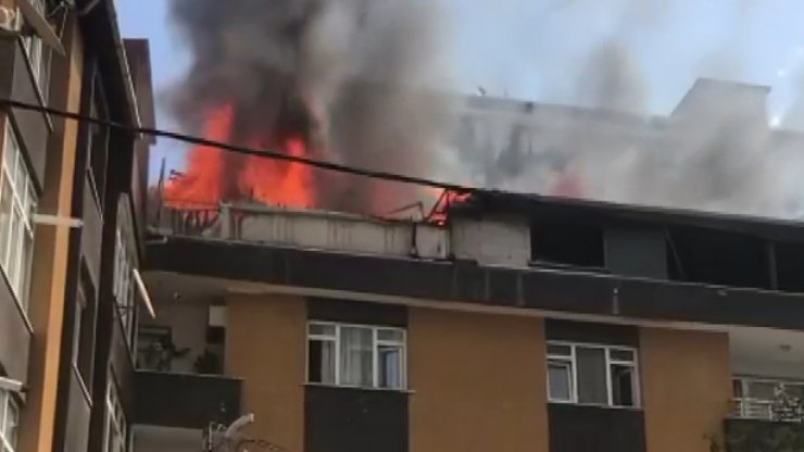 Çatı katında yangın çıktı