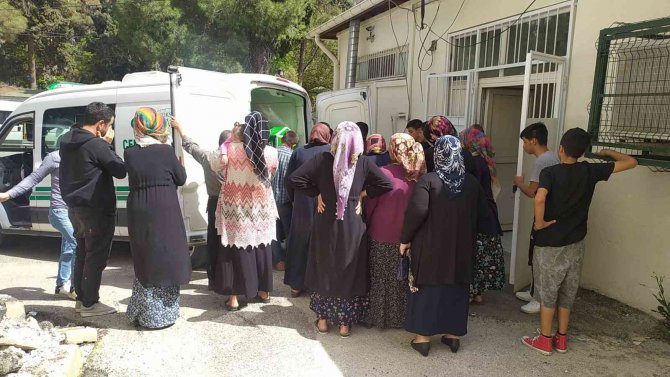 Devrilen traktörün sürücüsü hayatını kaybetti