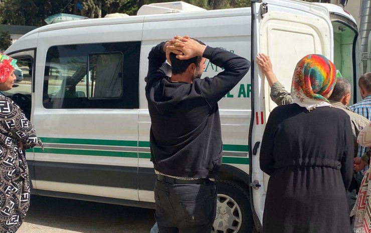 Devrilen traktörün sürücüsü öldü