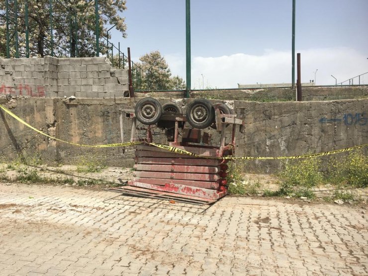 İskelenin altında kalan Hamza hayatını kaybetti