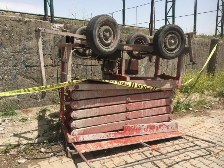 İskelenin altında kalan Hamza hayatını kaybetti