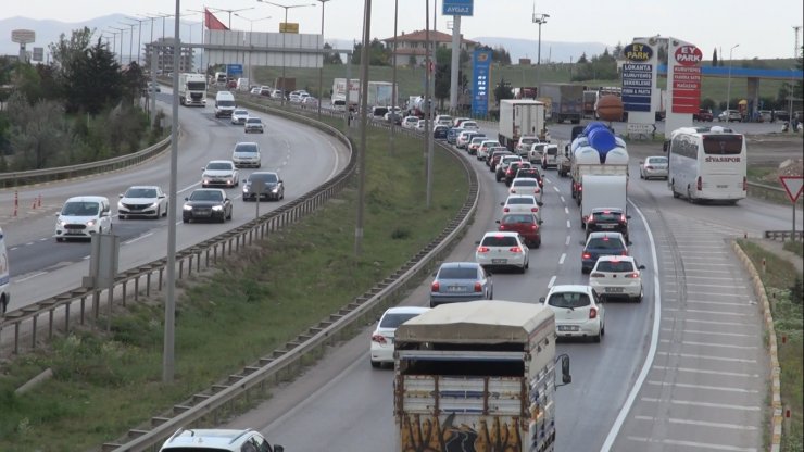 Kırıkkale'de 'kilit kavşak'ta bayram yoğunluğu