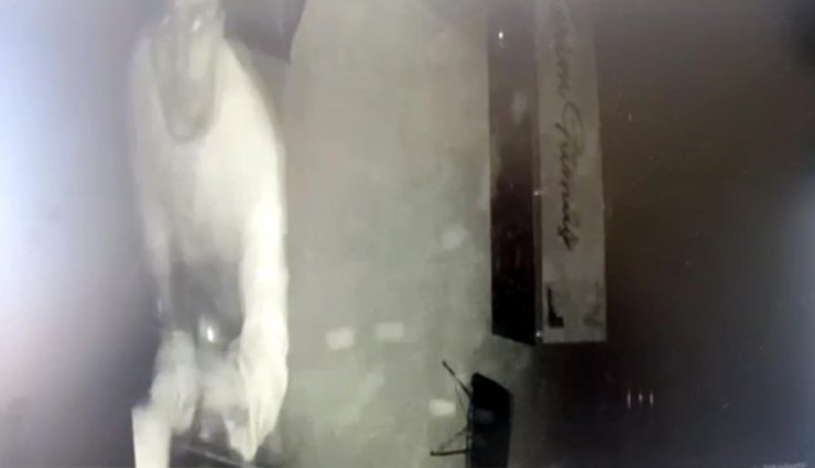 Kırmaya çalıştıkları güvenlik kamerası kayıtlarından yakalandı