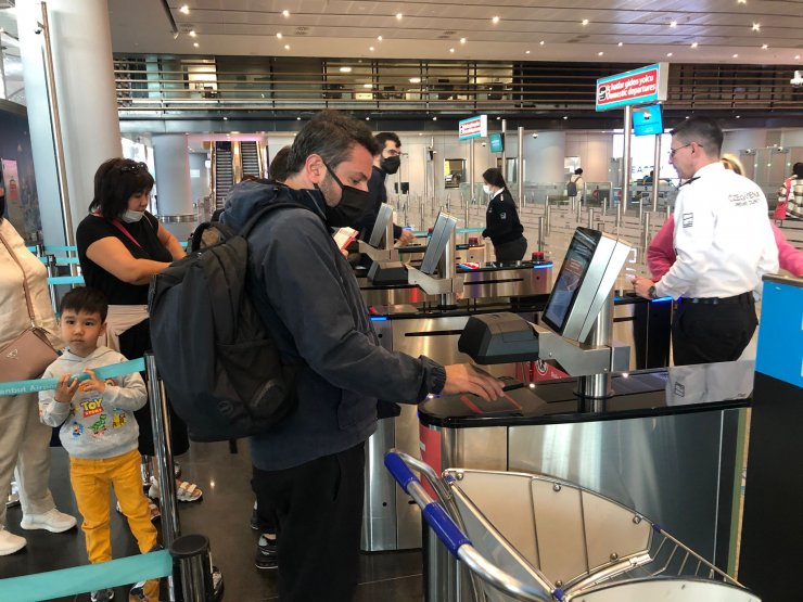 Otobüse ilgi az, trenlerin yüzde 92'si dolu, THY ek seferler koydu