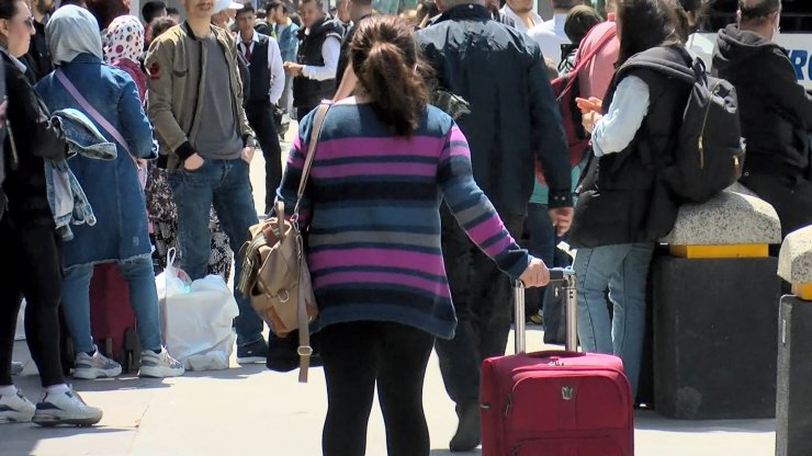 Otogarda tatil hareketliliği başladı