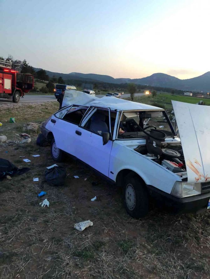 Otomobil şarampole devrildi:1 ölü, 5 yaralı