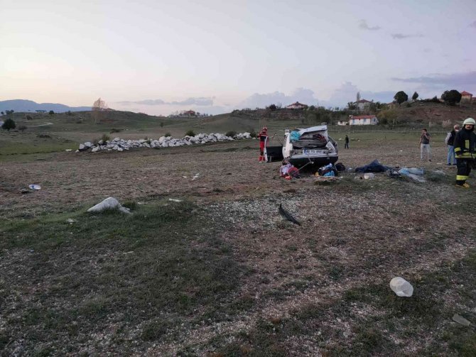 Otomobil şarampole devrildi:1 ölü, 5 yaralı