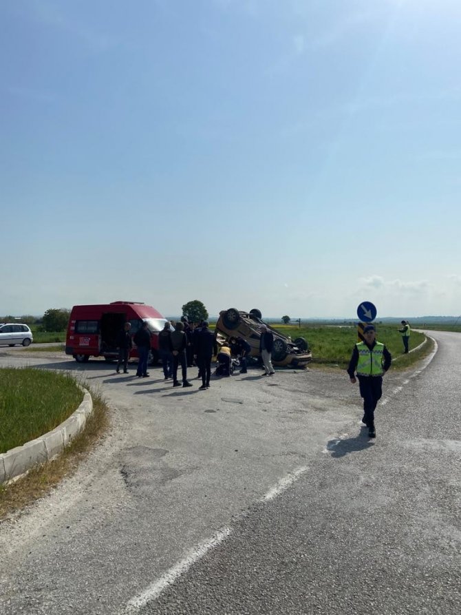 Otomobil takla attı: 2 yaralı