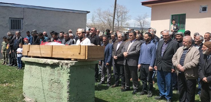 Pınar, giyemediği gelinliği ile son yolculuğuna uğurlandı