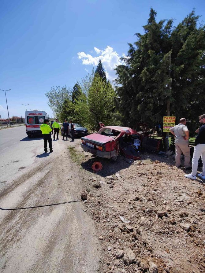 Sabıkalı kavşakta yeni bir kırmızı ışık kazası