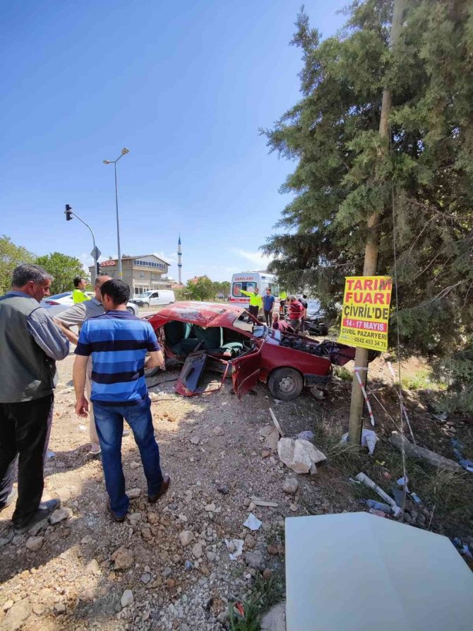 Sabıkalı kavşakta yeni bir kırmızı ışık kazası