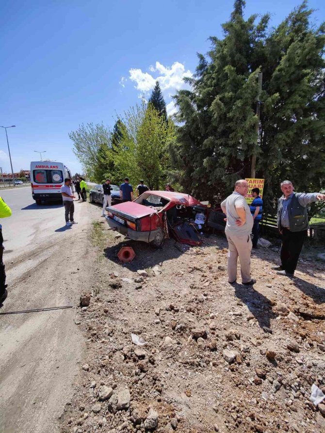 Sabıkalı kavşakta yeni bir kırmızı ışık kazası