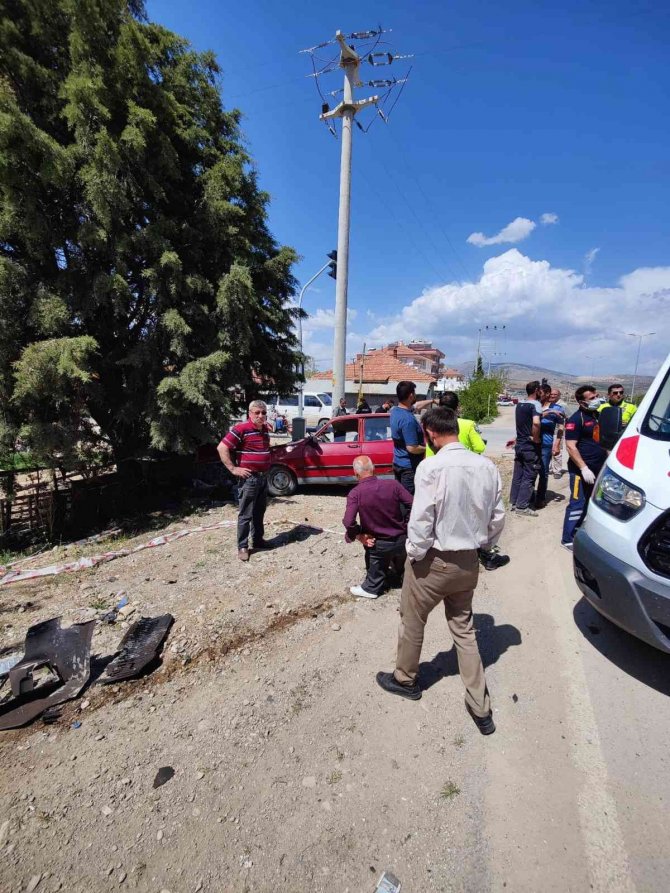 Sabıkalı kavşakta yeni bir kırmızı ışık kazası