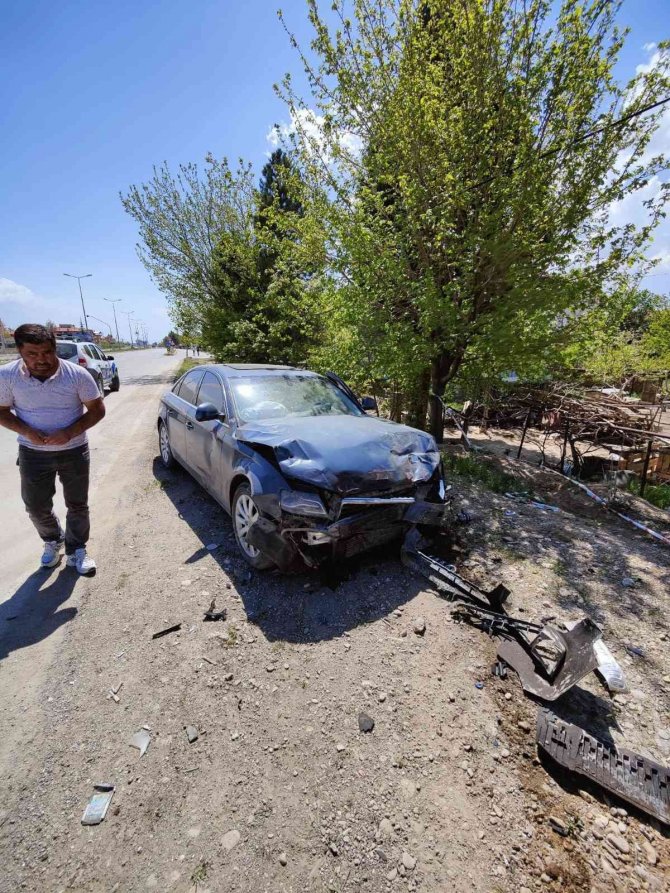 Sabıkalı kavşakta yeni bir kırmızı ışık kazası