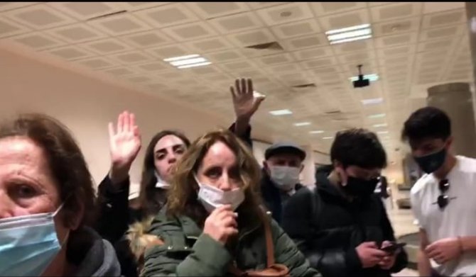 Valizleri kaybolan yolcular tepki gösterdi