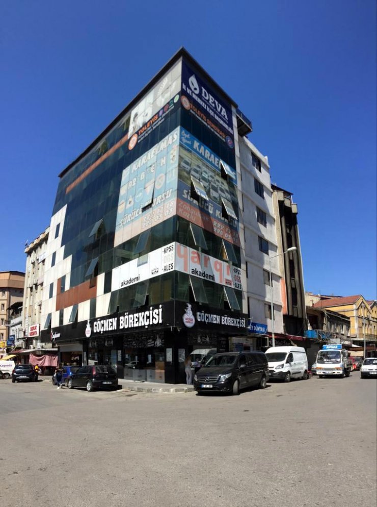 Vinçten düşen tabelacının ölümünde 3 sanığa para cezası