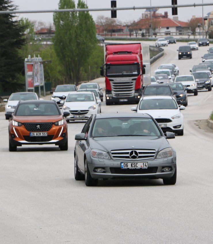 Afyonkarahisar- Antalya yolunda 'bayram' yoğunluğu