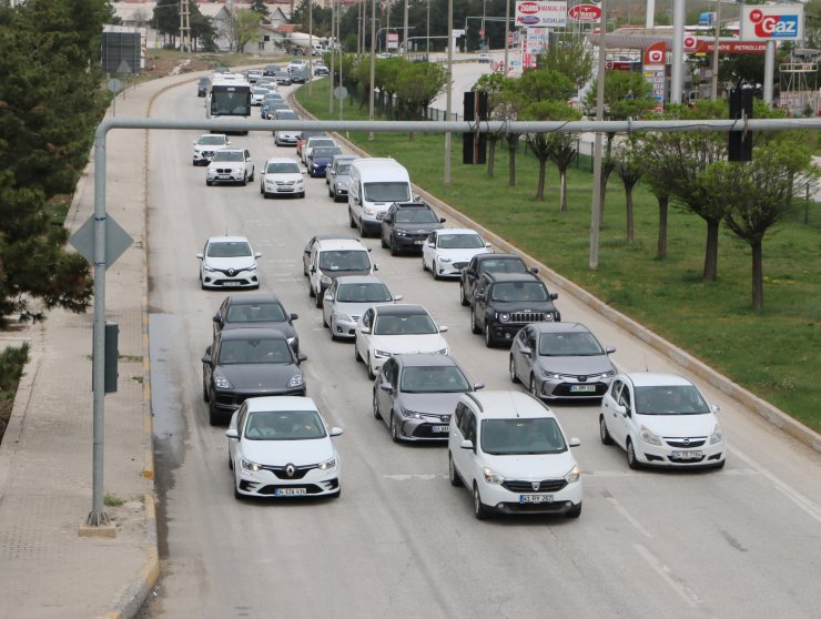 Afyonkarahisar- Antalya yolunda 'bayram' yoğunluğu