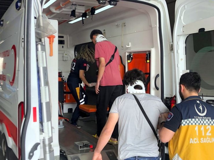 Alt geçitte 6 aracın karıştığı zincirleme kaza: 11 yaralı