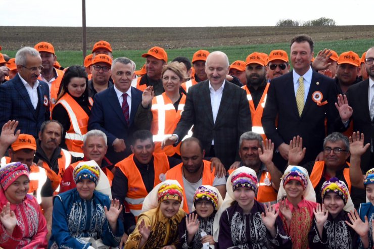 Bakan Karaismailoğlu: Dünyayı Türkiye'ye bağlamaya devam edeceğiz