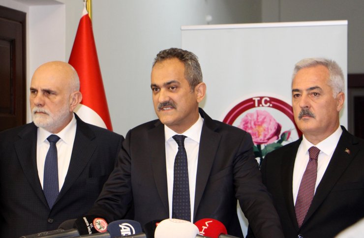 Bakan Özer: Salgınlarda son kapatılması gereken yer, okullar