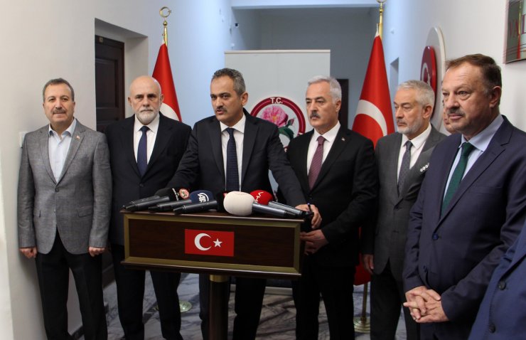 Bakan Özer: Salgınlarda son kapatılması gereken yer, okullar