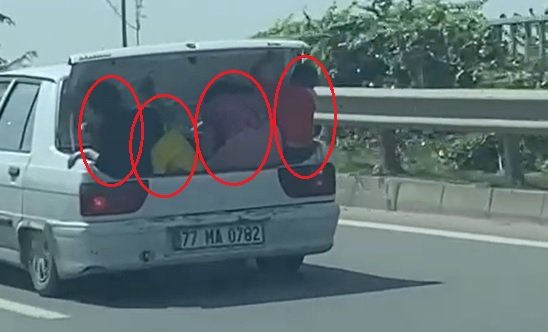 Çocukların bagajda tehlikeli yolculuğu kamerada