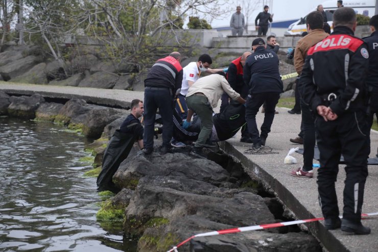 Deniz kıyısında ölü bulundu