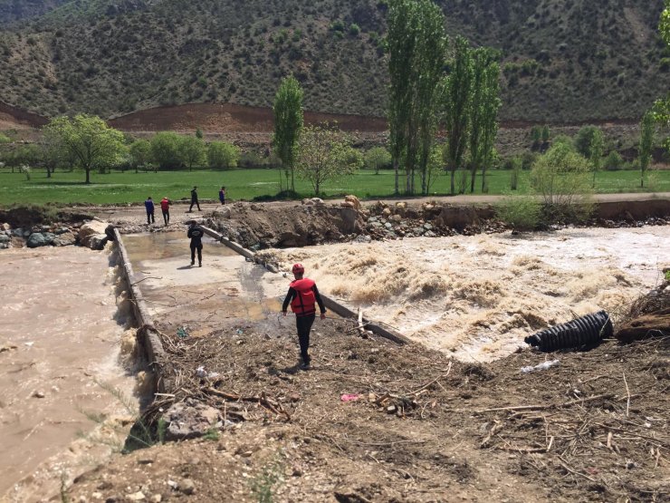 Ebe Büşra ile annesi toprağa verildi