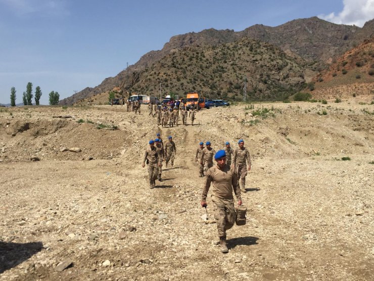 Ebe Büşra ile annesi toprağa verildi